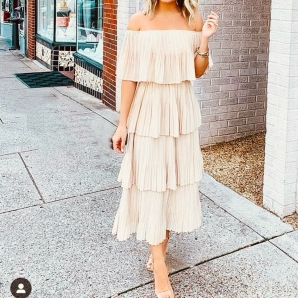 Elegant Off-Shoulder Tiered Dress Size L